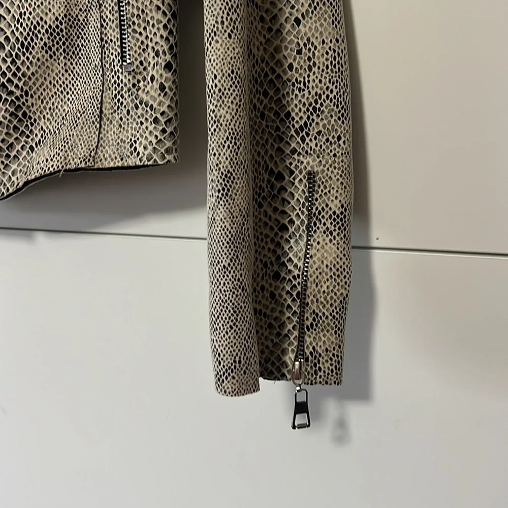 Women's Snake Print Jacket Moto Size small - Picture 4 of 7